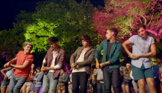 http://themash.com/wp-content/uploads/2012/09/One_Direction_Live_While_Were_Young-545x314.png